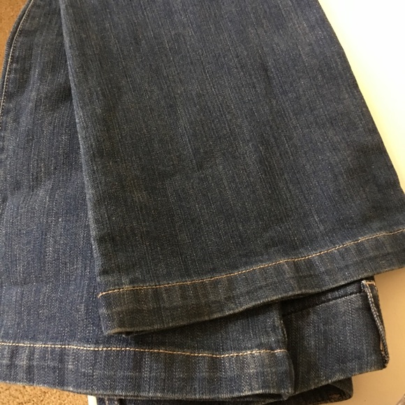 Tahari Leone Jeans size 8 flare leg - Picture 6 of 8